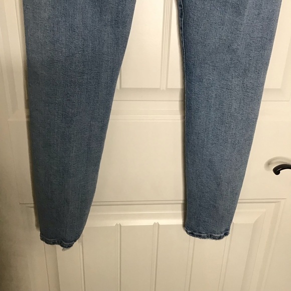 AGOLDE Sophie Crop Jeans with Chewed Hem and Waistband. - Picture 7 of 15